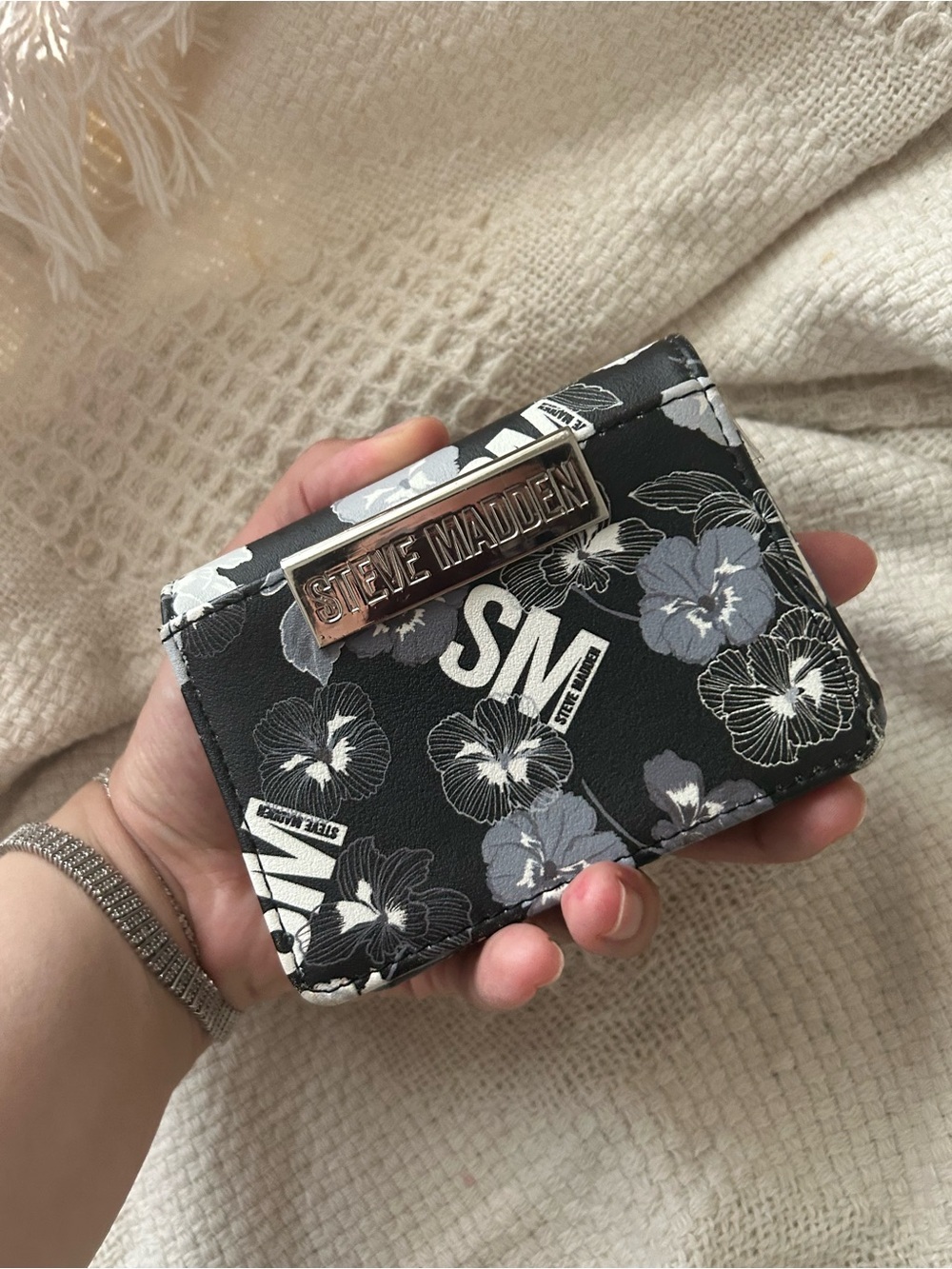 Steve Madden Black Floral Card Case
